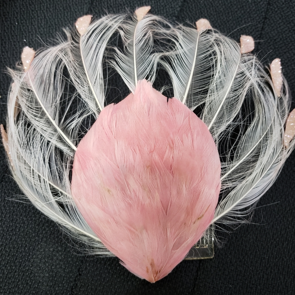 Vintage 1970 Pink feather mothers hat w/comb